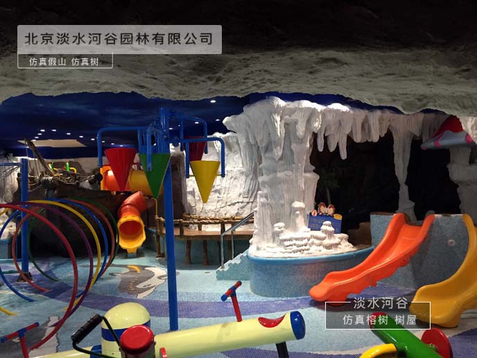 崇禮萬龍滑雪場萬龍酒店制作仿真假山室內(nèi)水上游樂園