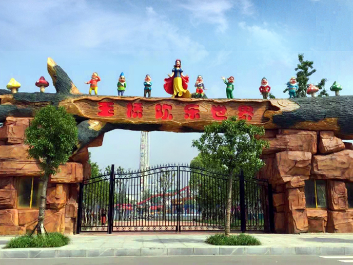 生態園大門制作和仿真假山制作有什么區別？