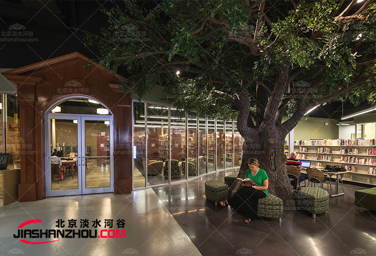 增強仿真樹佳視覺感簡單方法是在其中添一些真實自然的元素