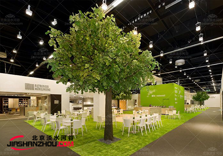 安大略科學中心春榆仿真樹完美再現(xiàn)活榆樹真實形態(tài)