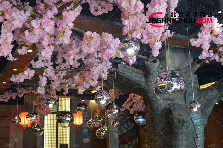 仿真樹不同于受季節限制的活樹它一年到頭都可以使用