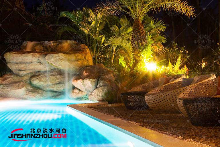 仿真樹(shù)對(duì)酒店庭院綠化起到至關(guān)重要的作用