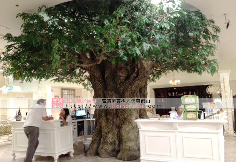 如何用人造仿真樹和配件裝飾家居或工作站