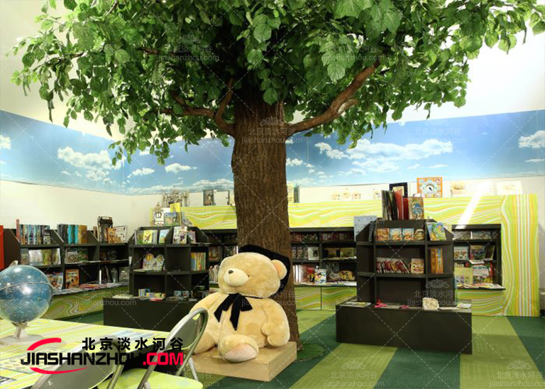 坦白講仿真樹除了是假的以外毫不遜色于活樹優點多多