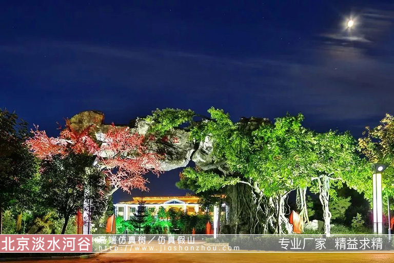 新疆烏魯木齊喀納斯景區(qū)假山假樹大門