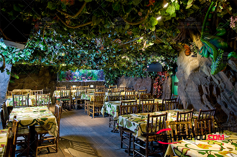重慶拾味緣生態餐廳室內仿真樹餐廳給您不同的美食體驗