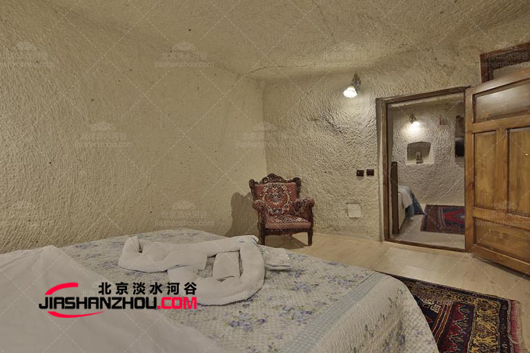 改造為仿真巖洞旅游客棧后鄉(xiāng)野別墅實現(xiàn)華麗大變身