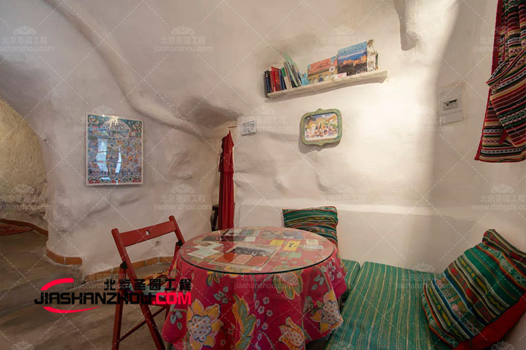 從早到晚都排隊(duì)上?；鸢咨珟r洞民宿