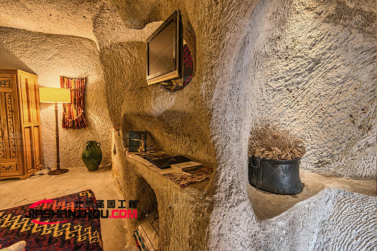 住在人造山洞別墅里就像來到了“月球表面”