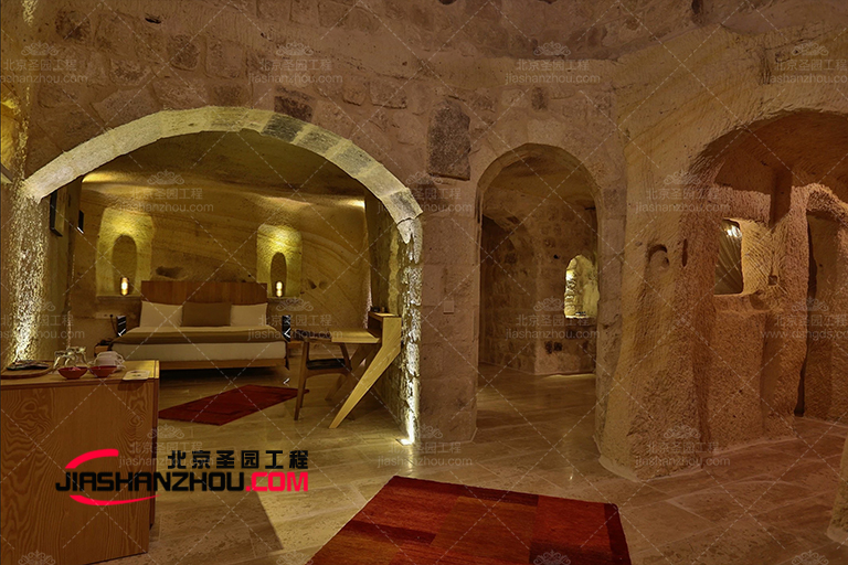 打卡千山腳下人工山洞別墅轟趴館室內裝修看一天也沒重樣