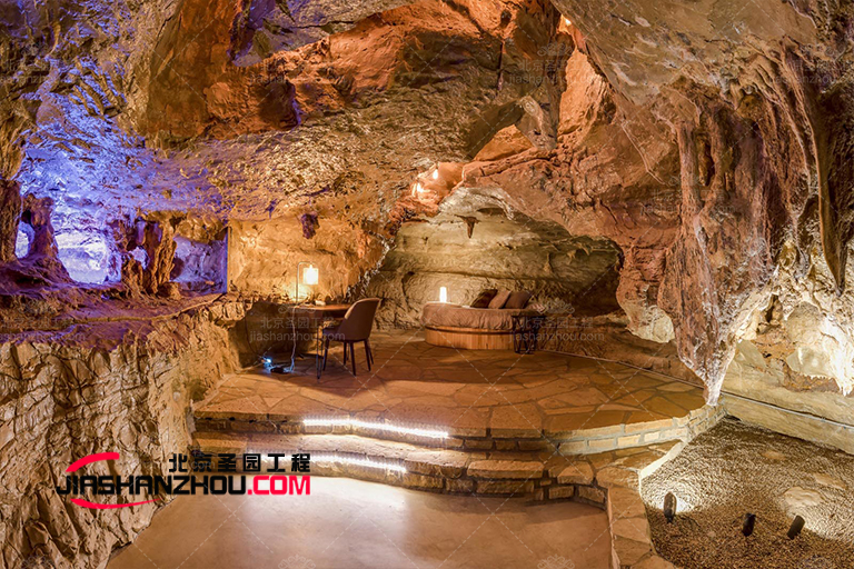 美麗的仿真巖洞主題民宿完美融合了復(fù)古和民族f格