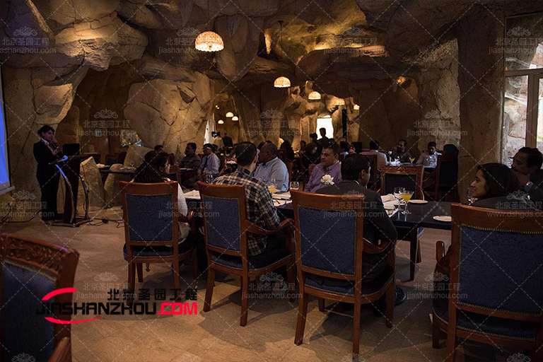 山東濟(jì)寧圣德國際度假酒店人工窯洞餐廳房