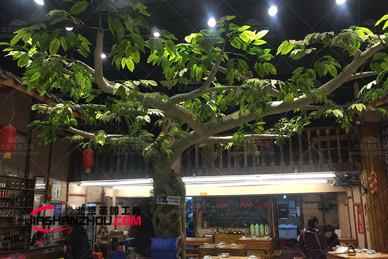無(wú)錫市龍崖灣時(shí)尚餐廳水泥仿真樹(shù)工程施工中