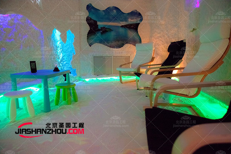 帶休息區和豪華裝飾的洞穴主題汗蒸鹽療房