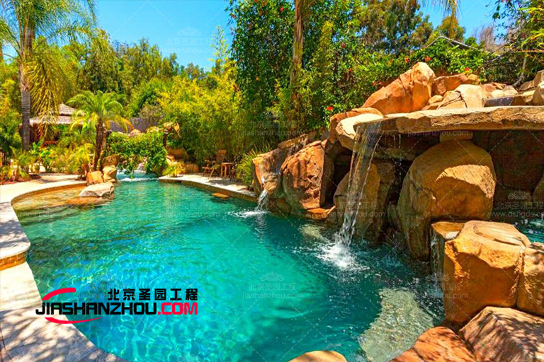 這種現代塑石假山水池景觀設計才是真正的休閑勝地