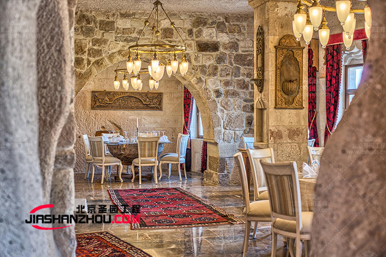 冷暖色調人工窯洞客棧墻壁與地板搭配設計指南