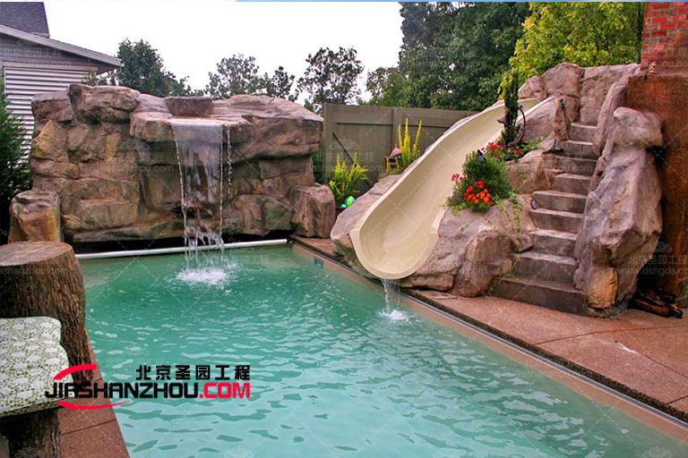 TCP塑石假山水池景觀非常適合補(bǔ)充現(xiàn)有設(shè)計(jì)元素的后院