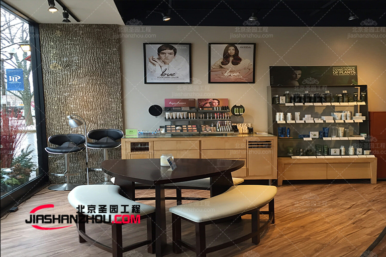 仿真樹皮屋民宿因其奢華的感覺而成為室內裝飾的可靠選擇