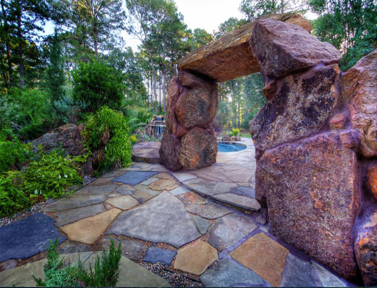 湛水泥塑石假山具到底有哪些特點？