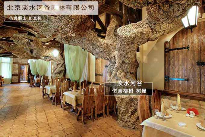 餐廳仿真樹為顧客營造了極佳的用餐體驗