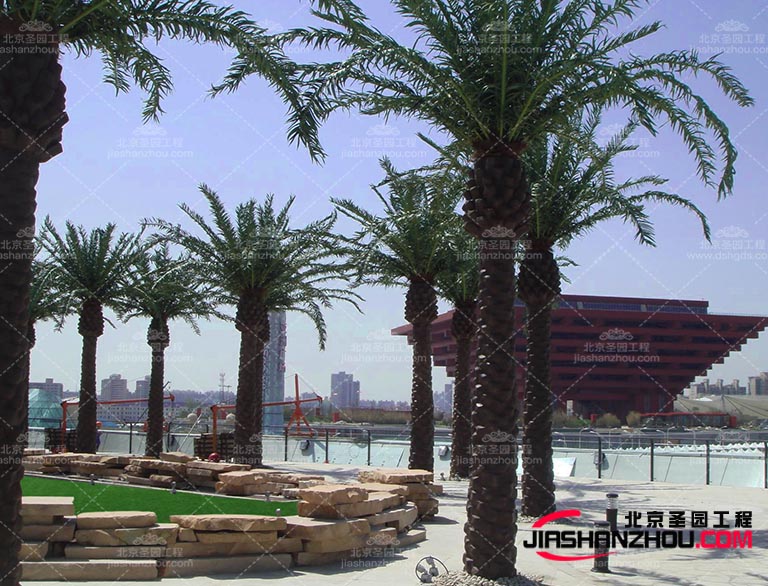 仿真樹的使用也非常普遍。比如在主題公園、游樂場等地點