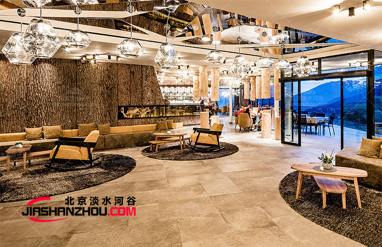 把酒店民宿打造成樹屋一樣的造型  上海仿真樹皮酒店設(shè)計(jì)