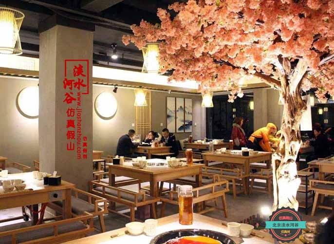 仿真樹裝飾對于改善社區環境的積極作用