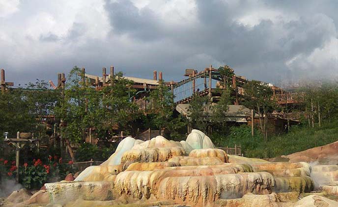 塑石假山.jpg 塑石假山