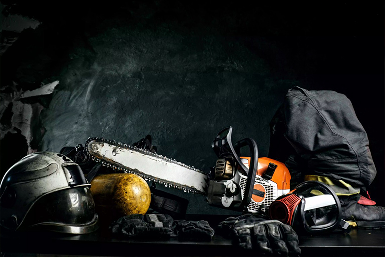 電鋸基本防護裝備.jpg 電鋸基本防護裝備