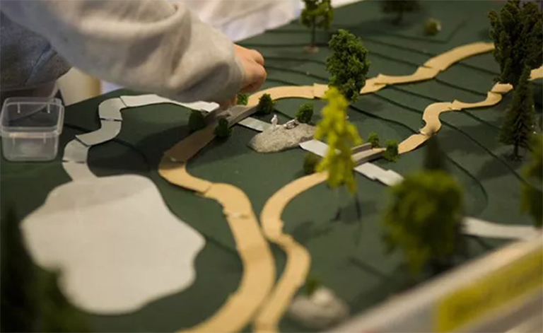 由小學景觀設計師創建的模型公園的熱像儀.jpg 由小學景觀設計師創建的模型公園的熱像儀